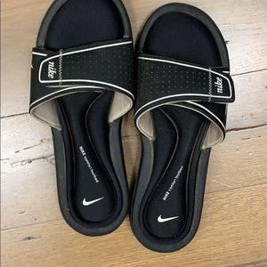 Women’s Nike slides